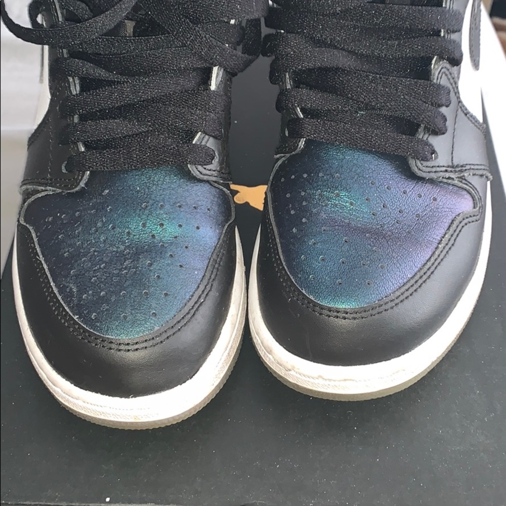 Jordan 1s SIZE 7 YOUTH